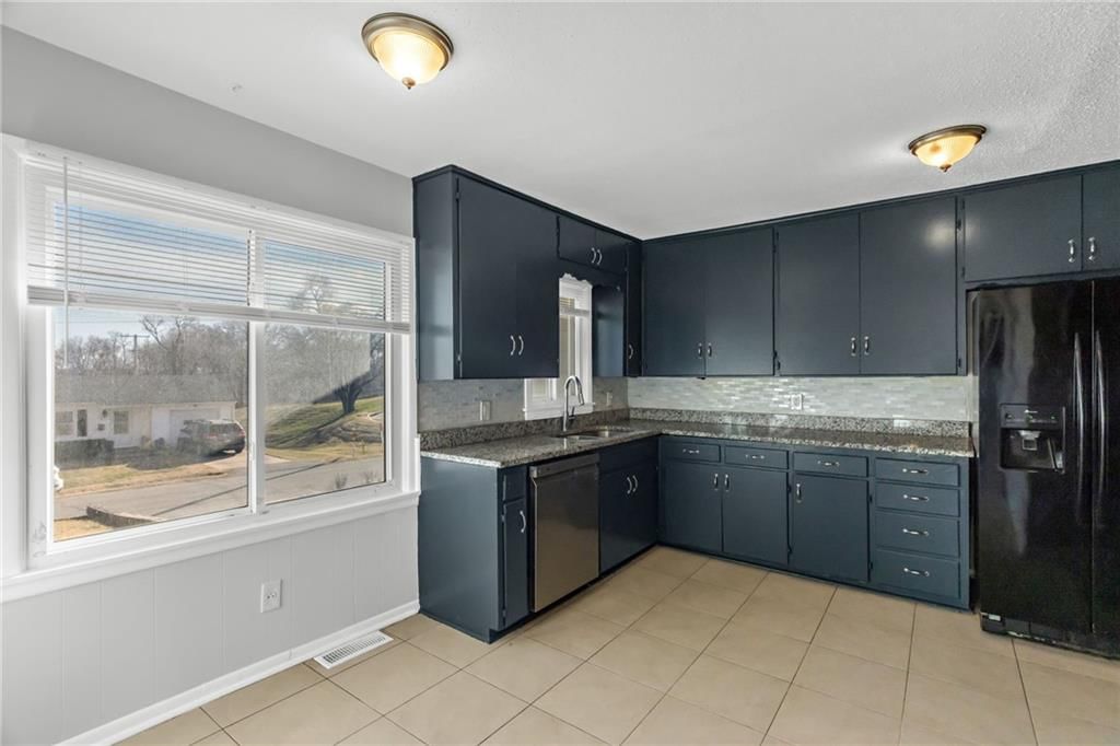 936 HILLSIDE Avenue — photo 8
