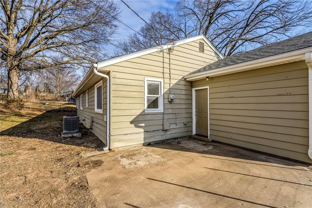 936 HILLSIDE Avenue — photo 23