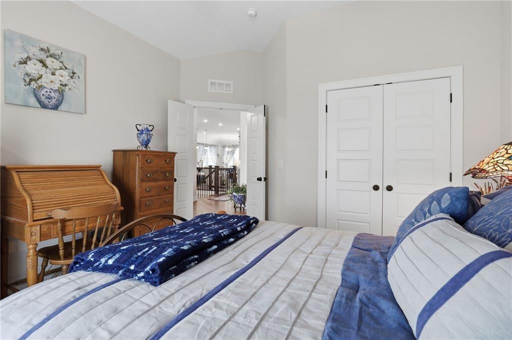 10611 N Holly Street — photo 27