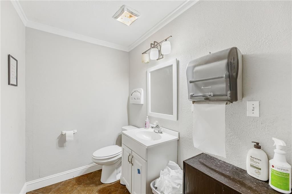 702 SW South Avenue — photo 19