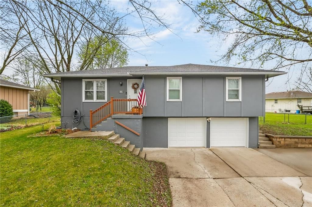 1502 SE Royal Street, Oak Grove, MO