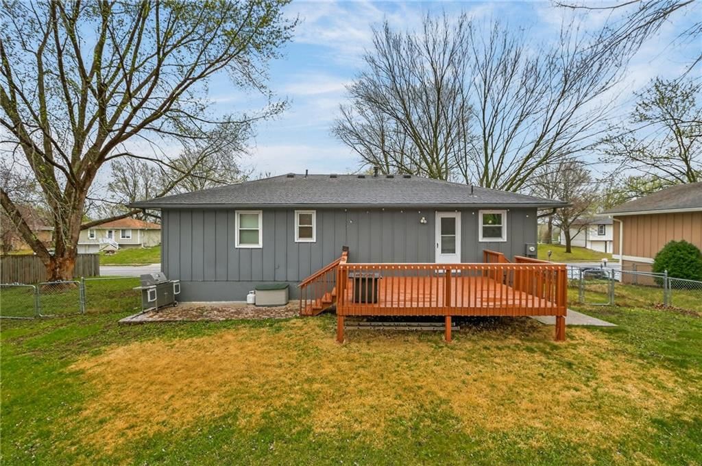 1502 SE Royal Street — photo 24