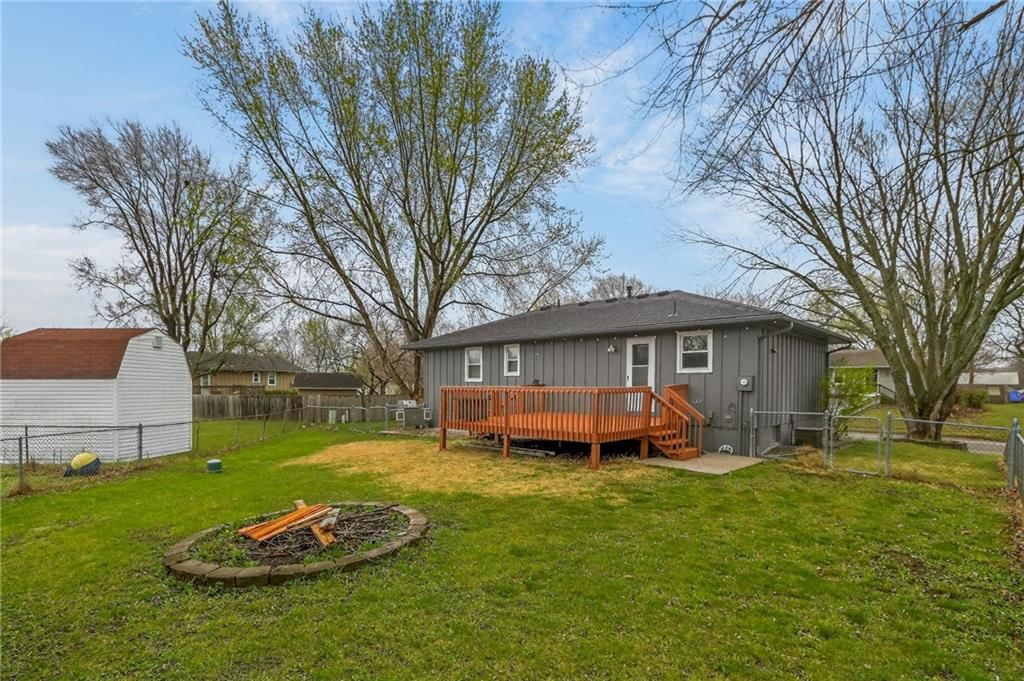 1502 SE Royal Street — photo 26