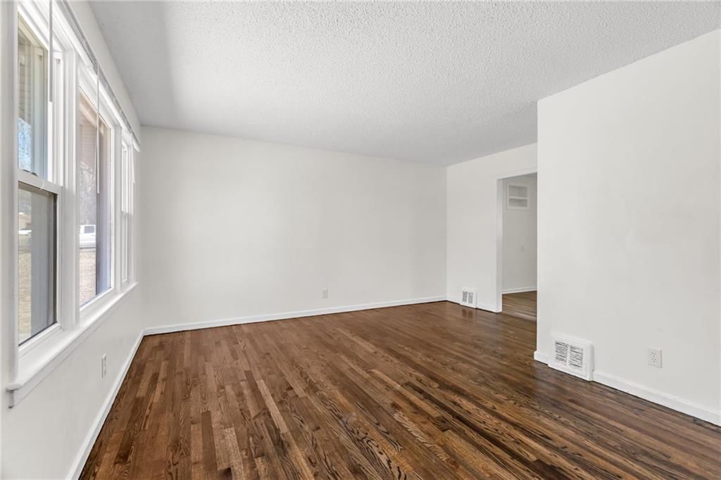 8803 Richards Drive — photo 4