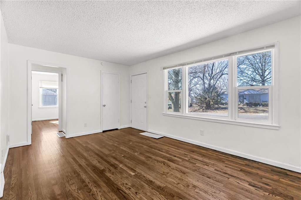 8803 Richards Drive — photo 6