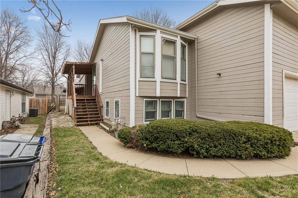 1516 E 123rd Terrace — photo 3