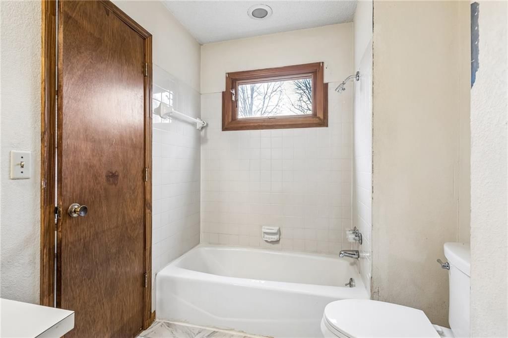 1516 E 123rd Terrace — photo 15