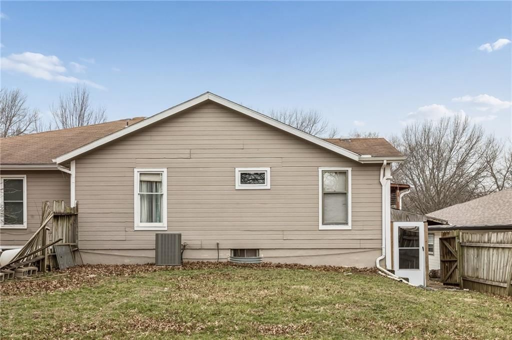 1516 E 123rd Terrace — photo 33