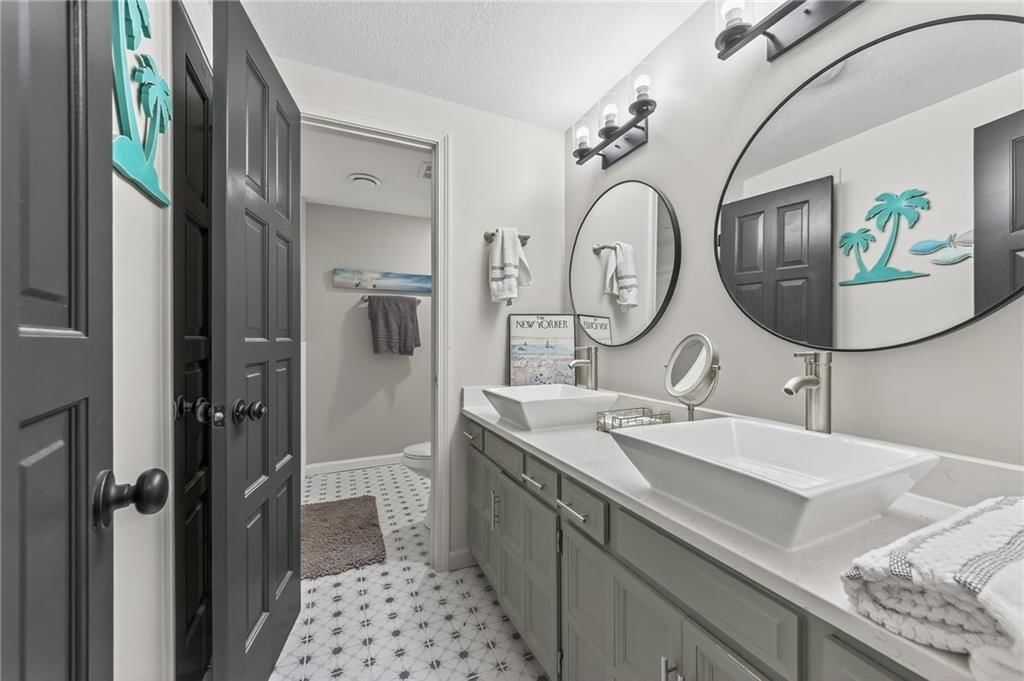 102 NW Hackberry Street — photo 42