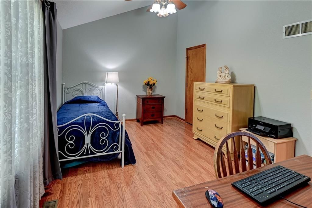 816 E Whitney Street — photo 11