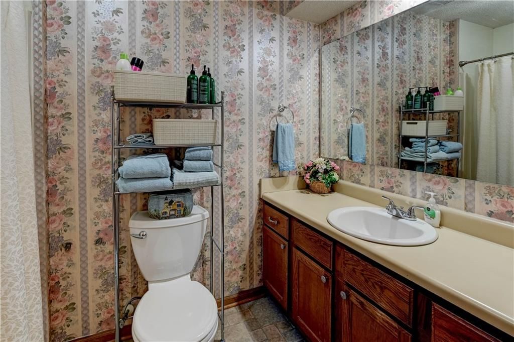816 E Whitney Street — photo 16