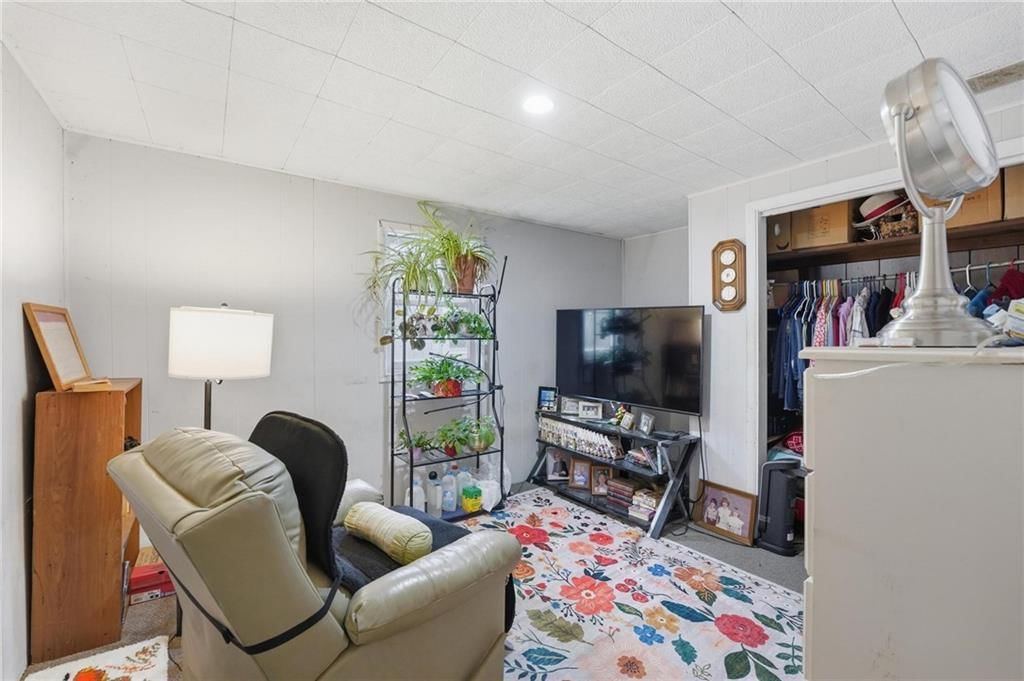 328 Walnut Avenue — photo 17