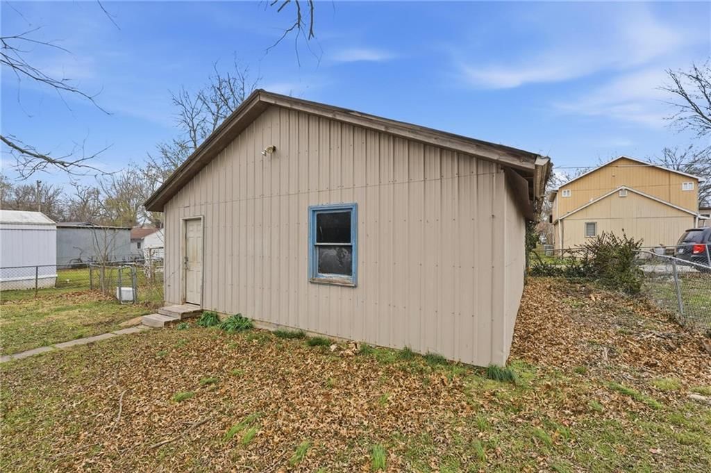 328 Walnut Avenue — photo 32