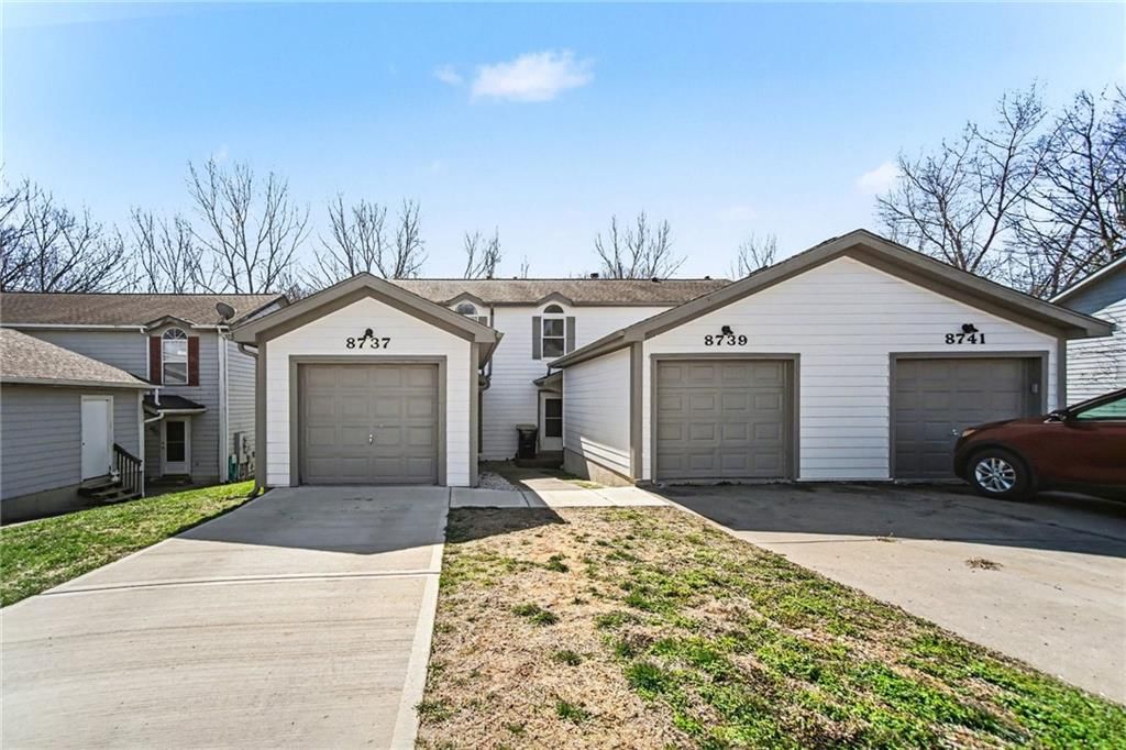 8737 NW 82nd Street, Kansas City, MO