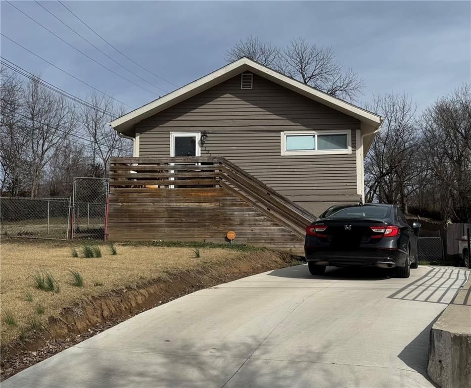 11230 College Avenue — photo 3