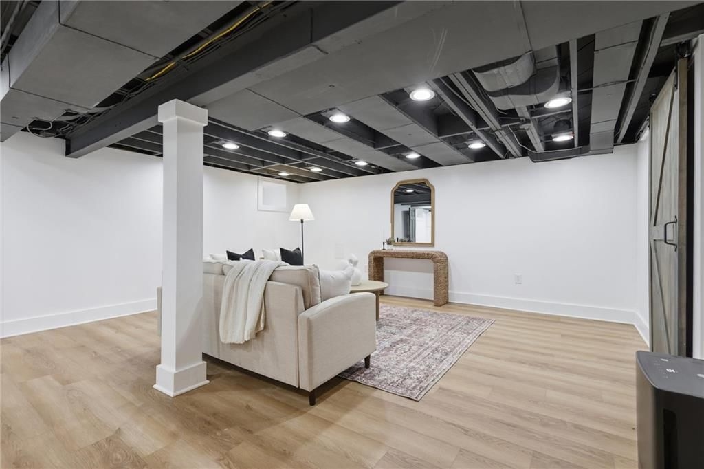 1263 W Gregory Boulevard — photo 30