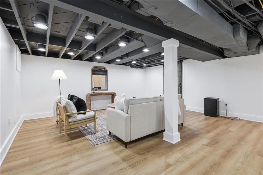 1263 W Gregory Boulevard — photo 31