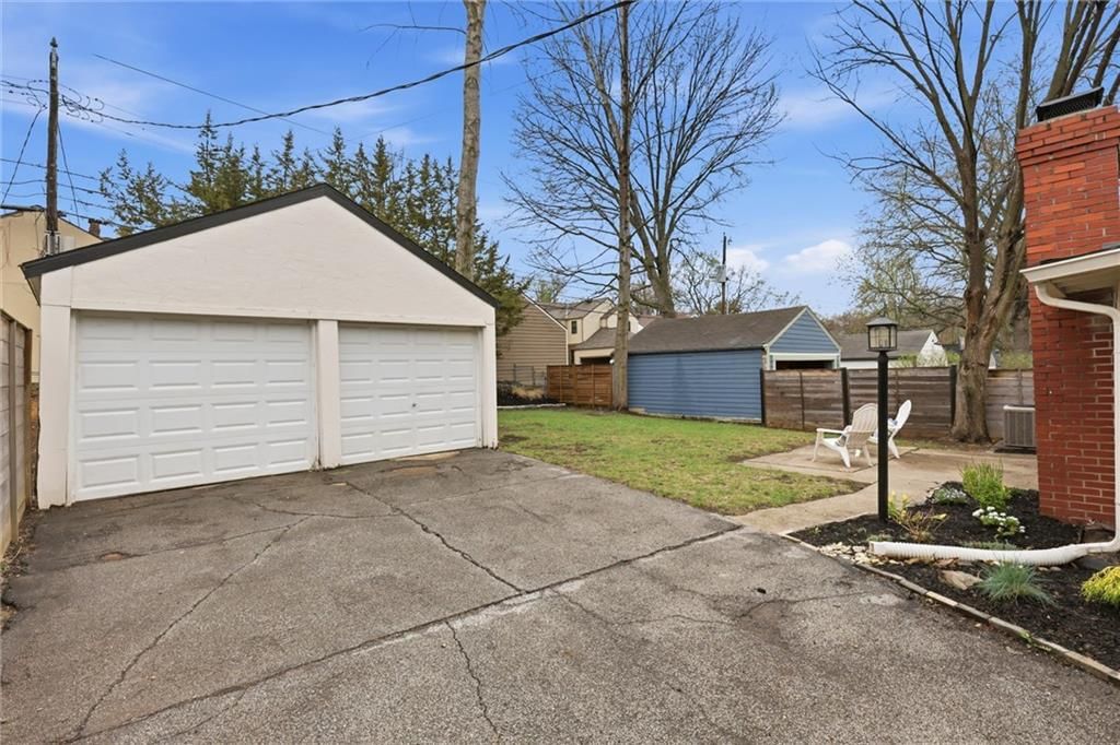 1263 W Gregory Boulevard — photo 35