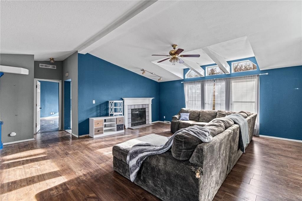 612 N Locust Street — photo 4