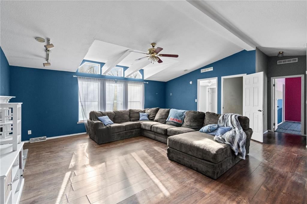 612 N Locust Street — photo 5