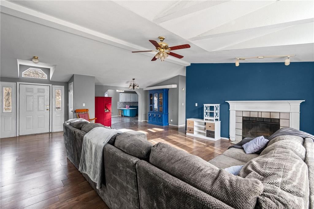 612 N Locust Street — photo 6