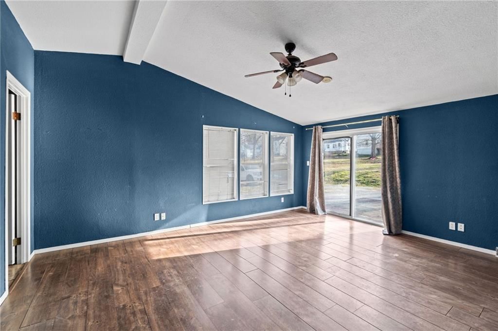 612 N Locust Street — photo 10