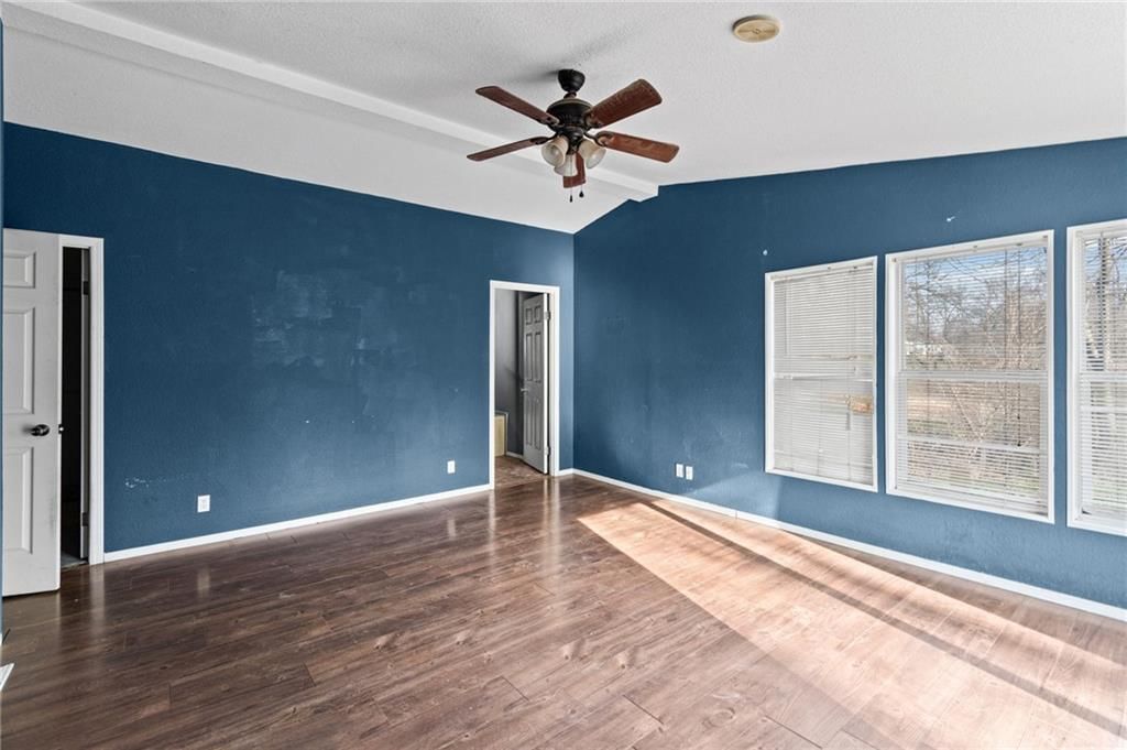 612 N Locust Street — photo 11