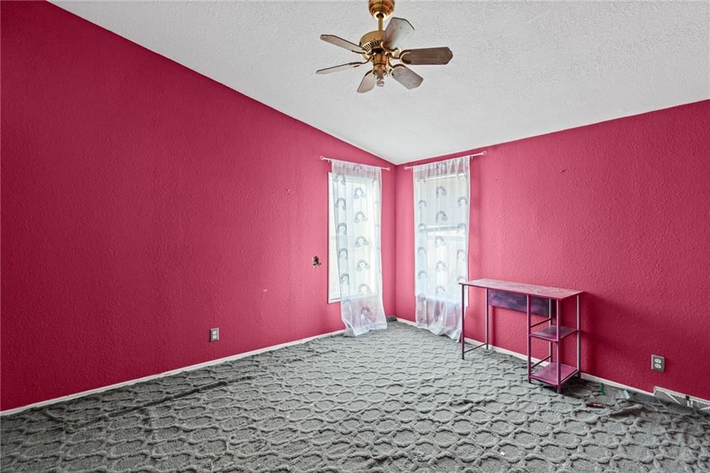 612 N Locust Street — photo 17