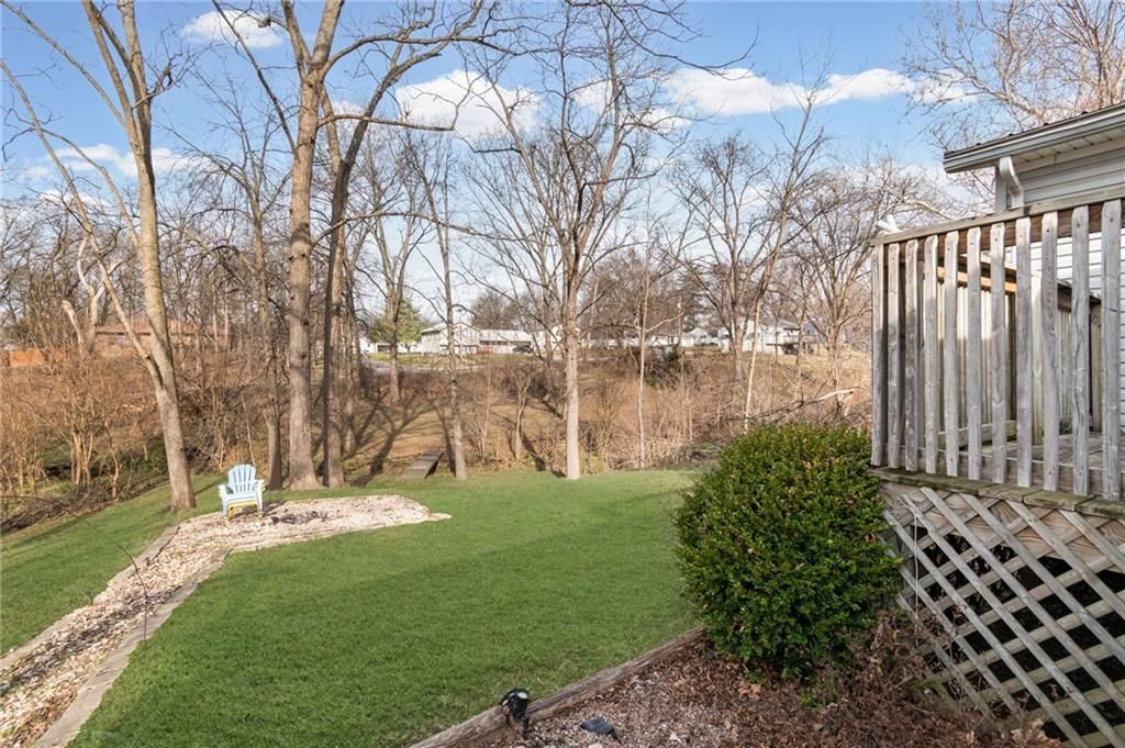 612 N Locust Street — photo 29