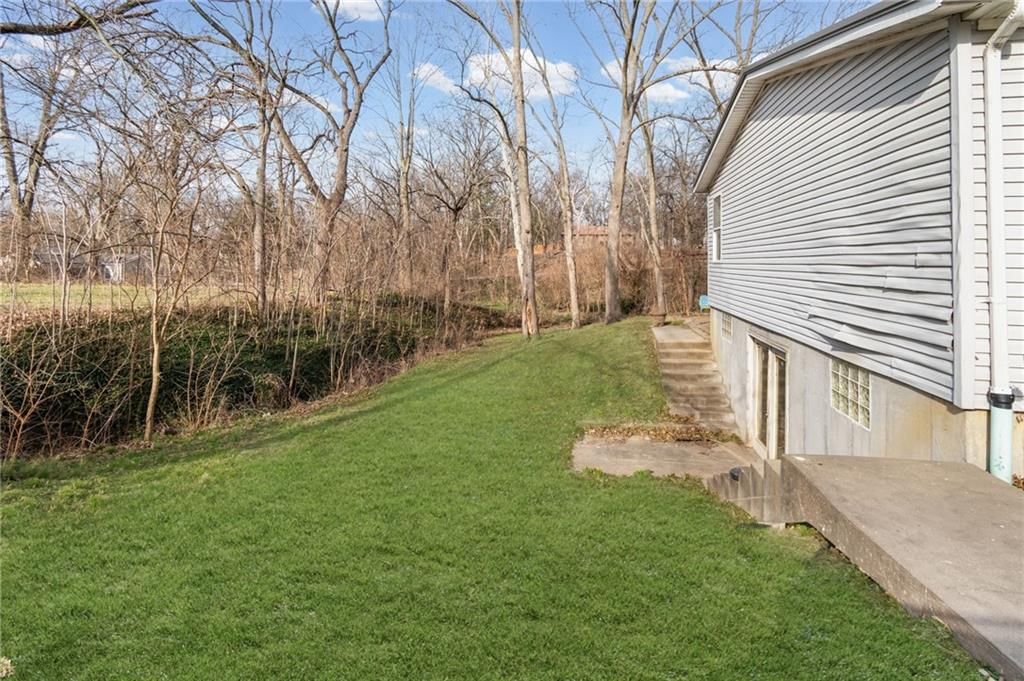 612 N Locust Street — photo 30
