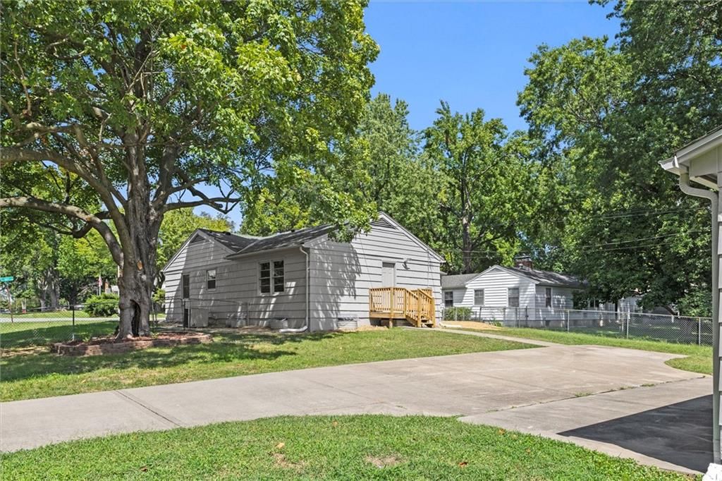 11911 E 44th Street — photo 34