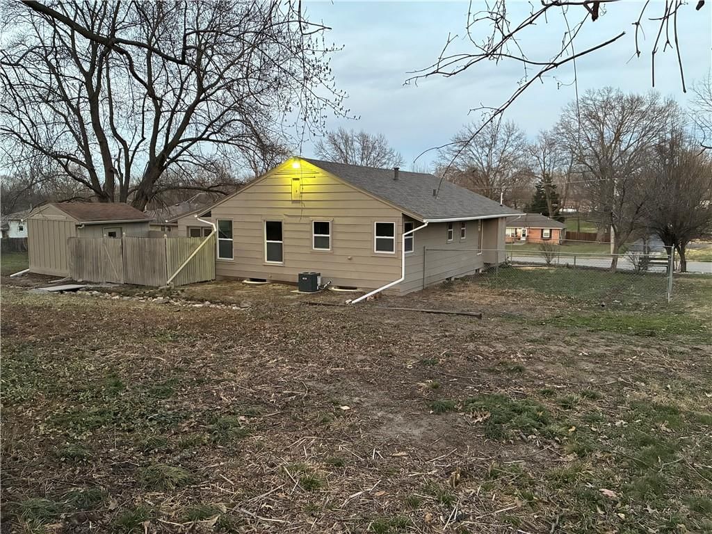 1910 S Lees Summit Road — photo 22