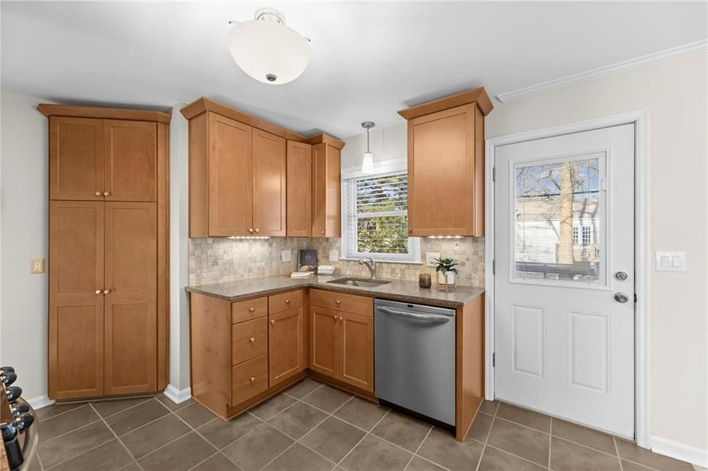 5806 Horton Street — photo 11