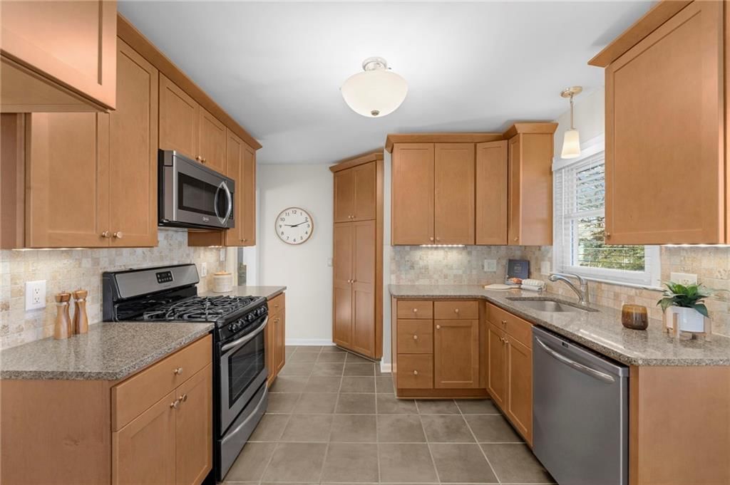 5806 Horton Street — photo 12