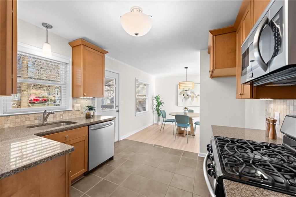 5806 Horton Street — photo 15