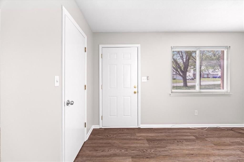 8021 Holmes Road — photo 6
