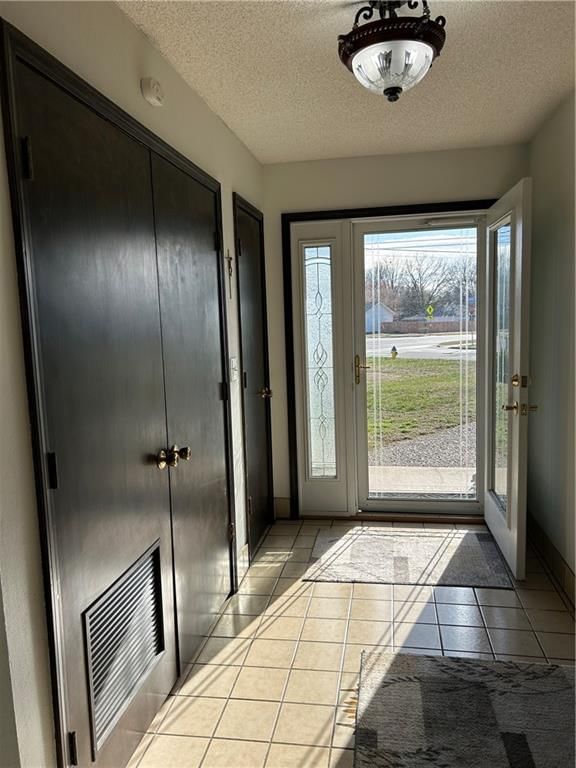2405 S Stilwell Street — photo 6