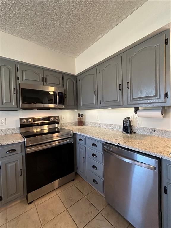 2405 S Stilwell Street — photo 9