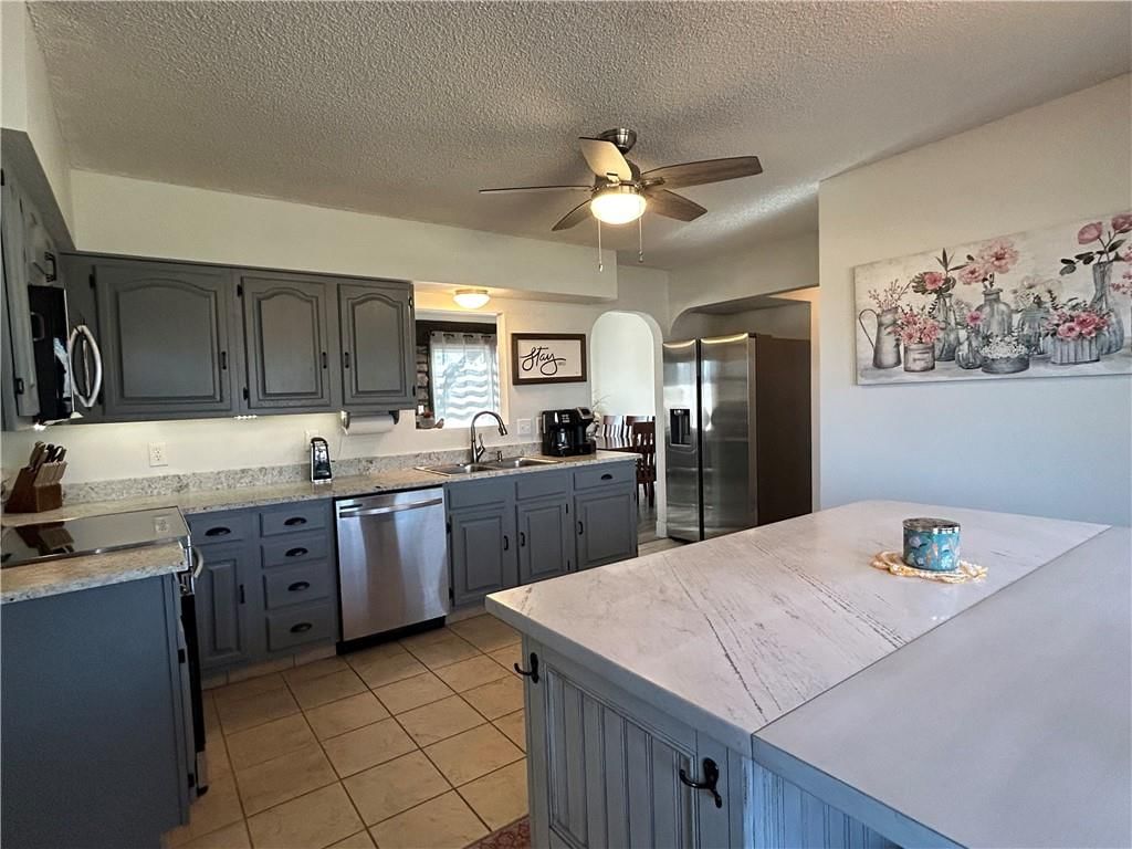 2405 S Stilwell Street — photo 10
