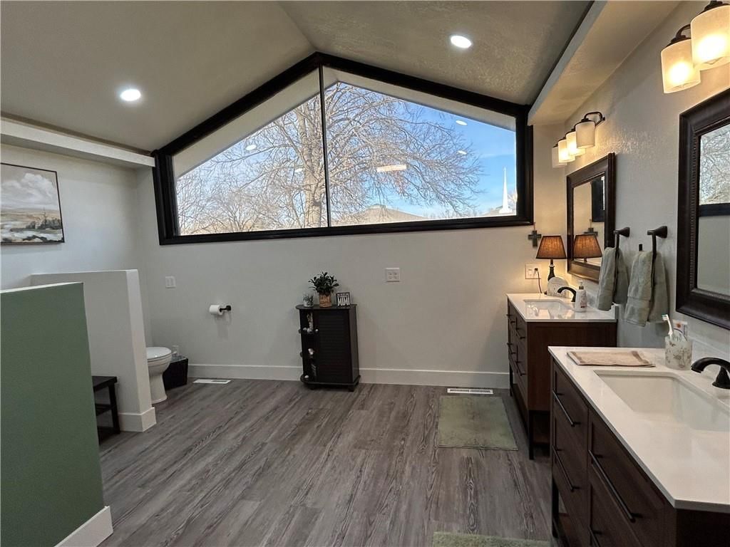 2405 S Stilwell Street — photo 16