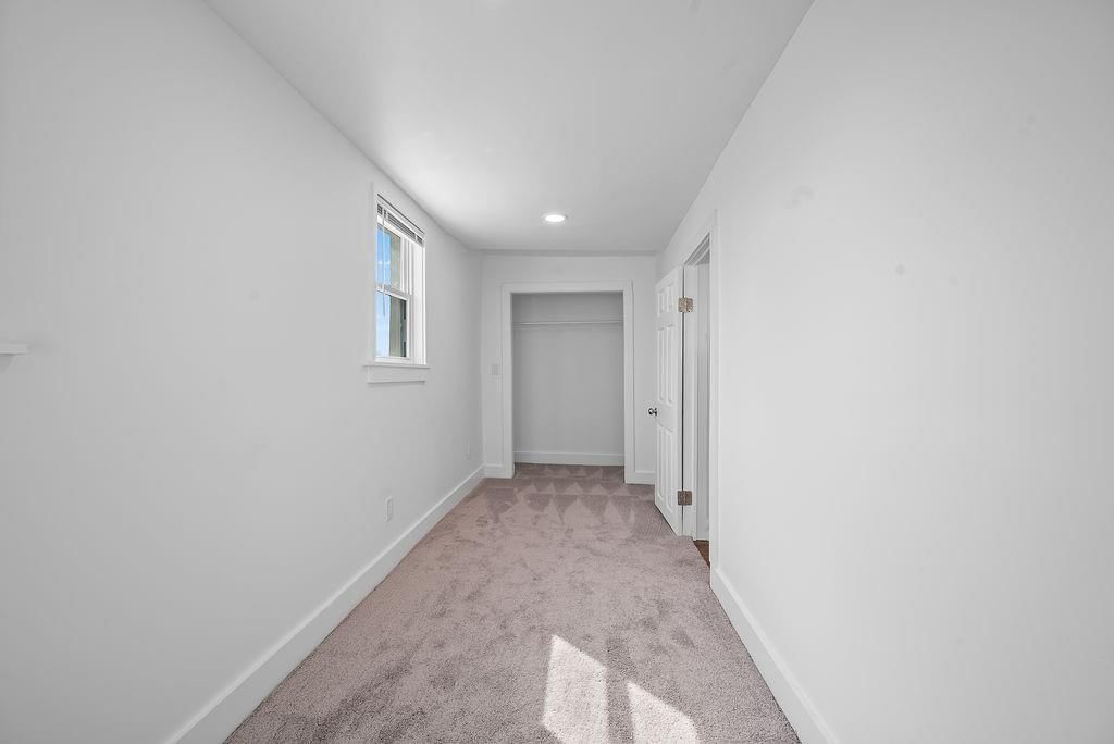 Photo 11 of 34 - 1030 Waverly Avenue, Kansas City, KS 66104