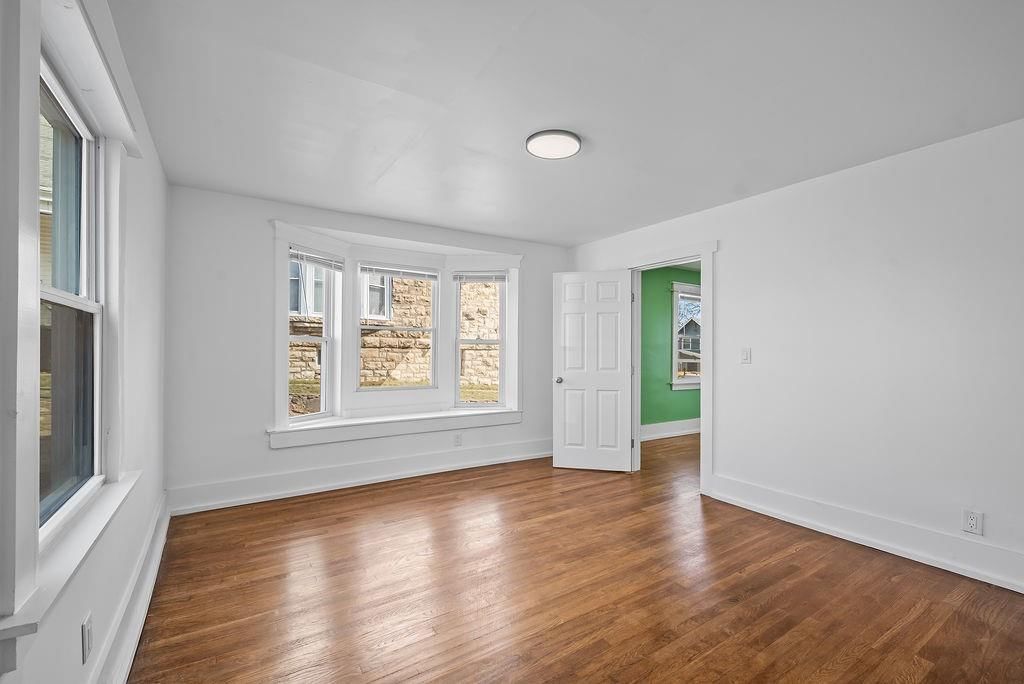 Photo 12 of 34 - 1030 Waverly Avenue, Kansas City, KS 66104