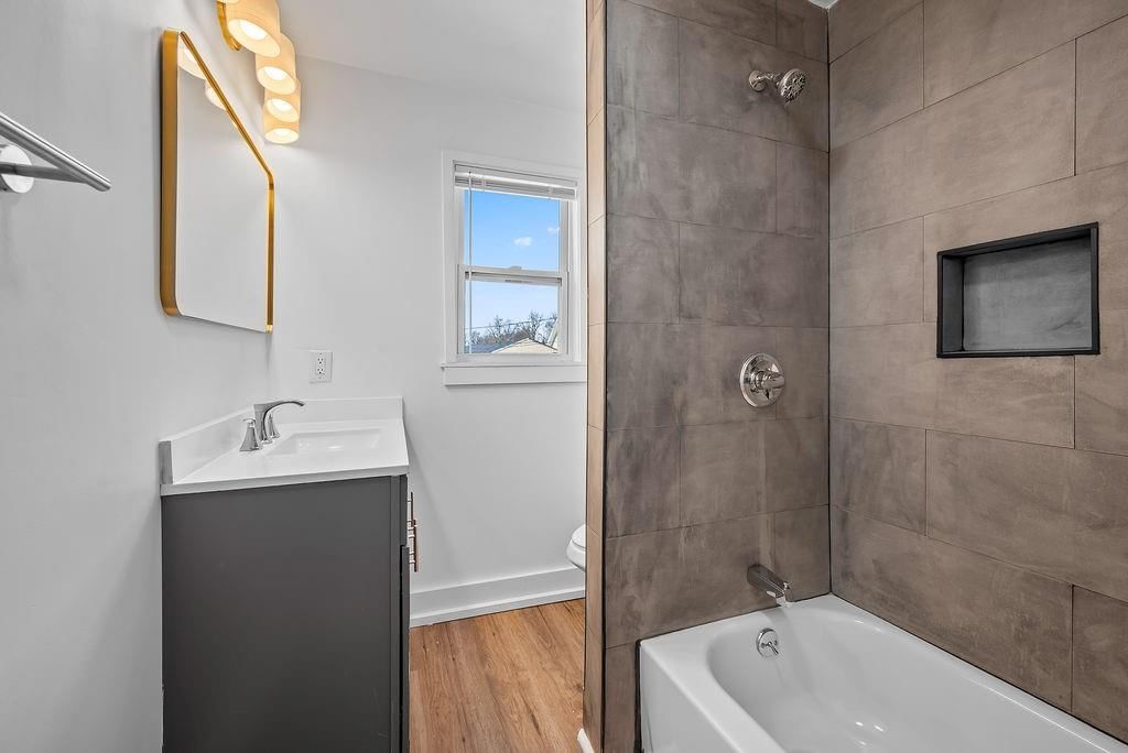 Photo 15 of 34 - 1030 Waverly Avenue, Kansas City, KS 66104
