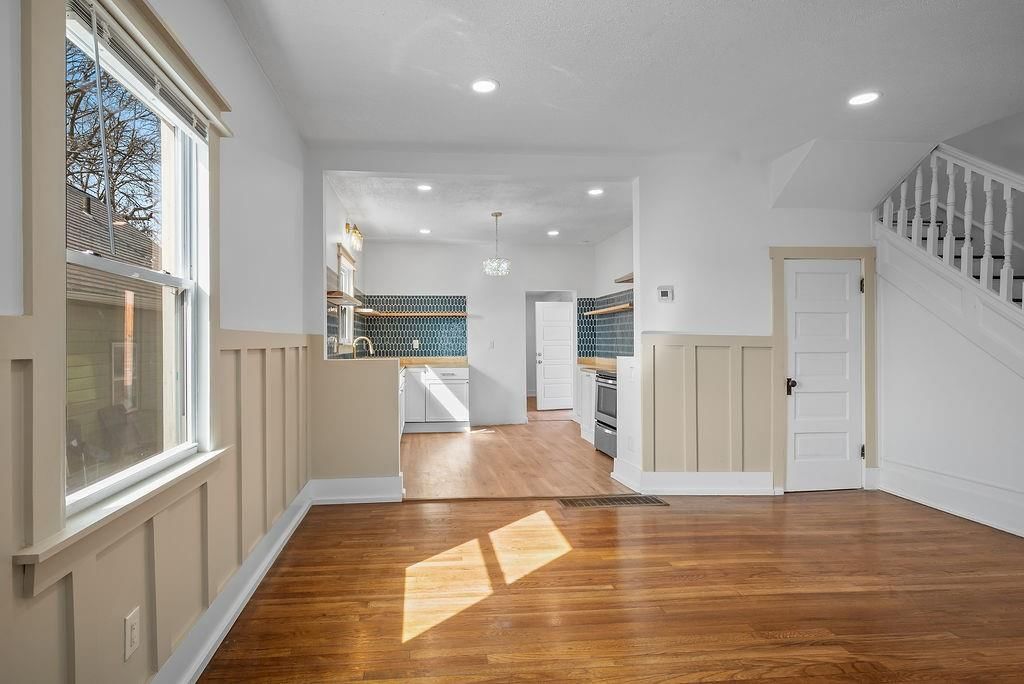 Photo 17 of 34 - 1030 Waverly Avenue, Kansas City, KS 66104