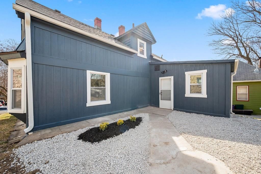 Photo 22 of 34 - 1030 Waverly Avenue, Kansas City, KS 66104