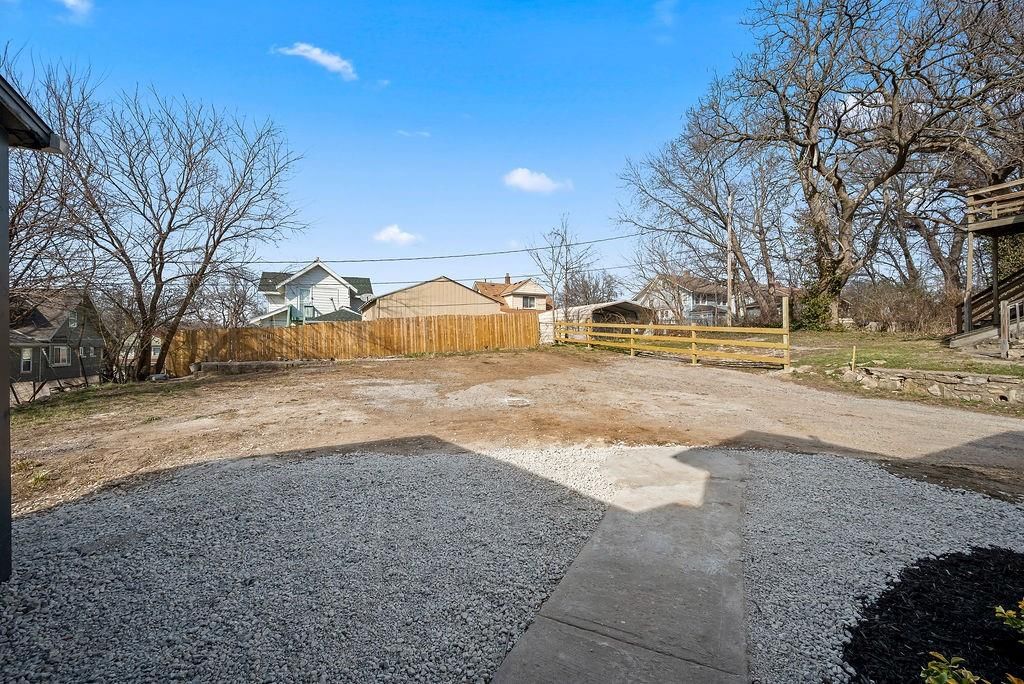 Photo 23 of 34 - 1030 Waverly Avenue, Kansas City, KS 66104
