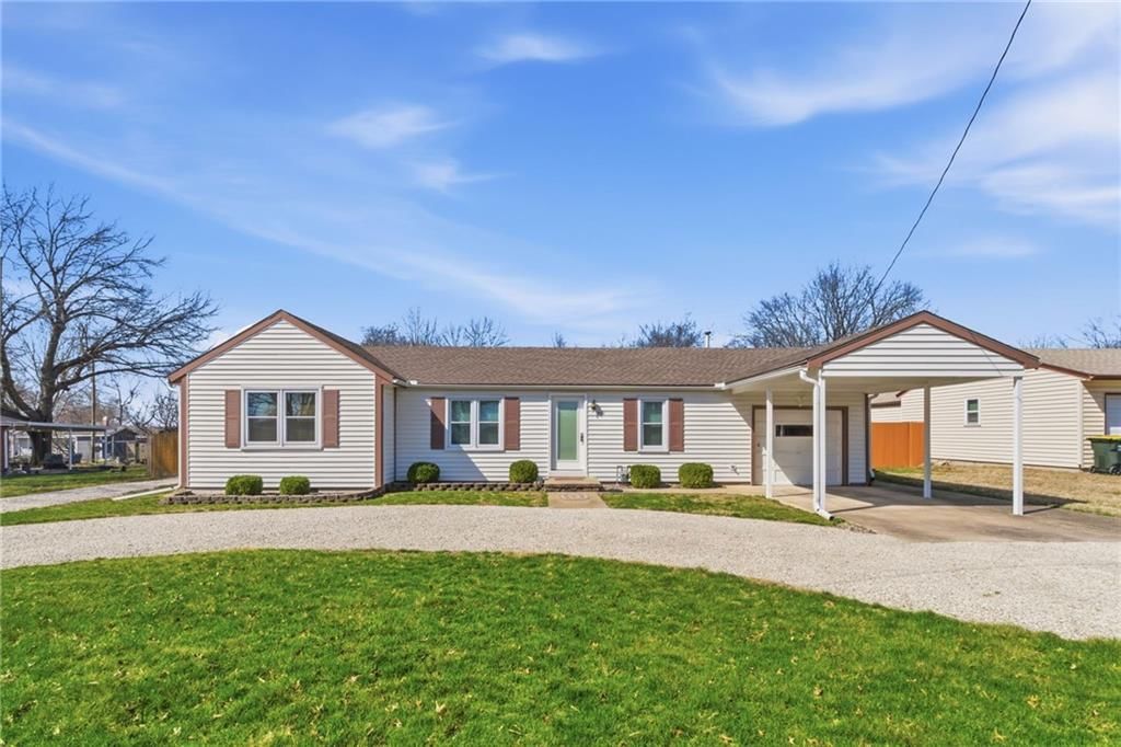 409 S Madison Street, Spring Hill, KS