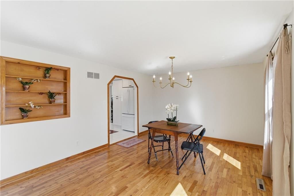 409 S Madison Street — photo 4