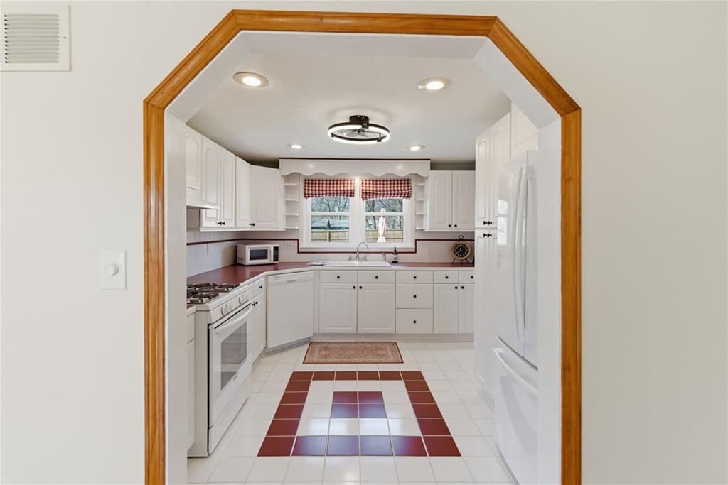 409 S Madison Street — photo 10