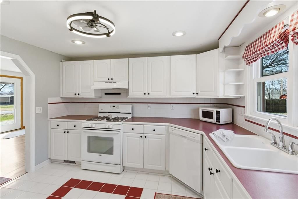 409 S Madison Street — photo 13